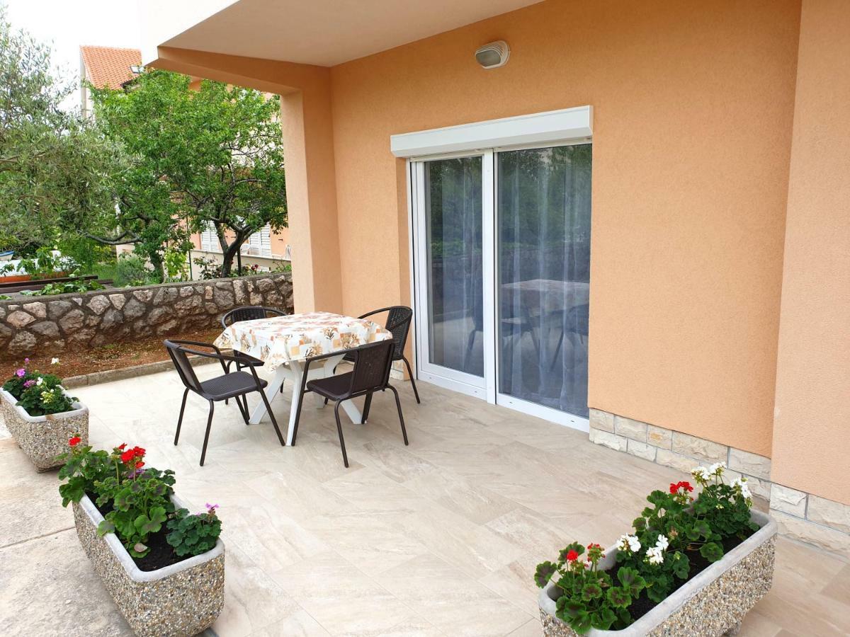Apartments Elvira Krk Town Exterior photo
